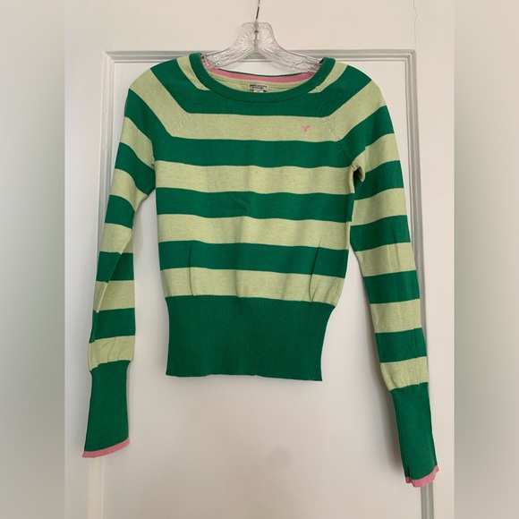American Eagle - Green 🦖Cream Crew neck women’s top - size Small - Picture 9 of 10